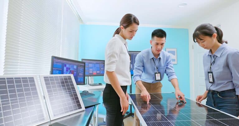 Höhere Erträge durch LUOX Energy: So funktioniert moderne Stromvermarktung für PV-Anlagen
